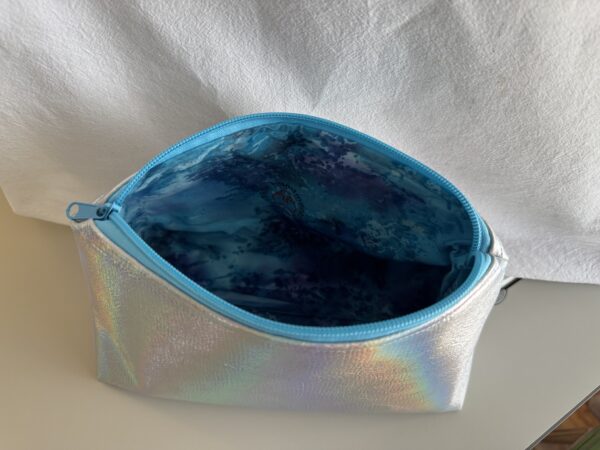 Metallic vinyl cosmetic bag - Image 3